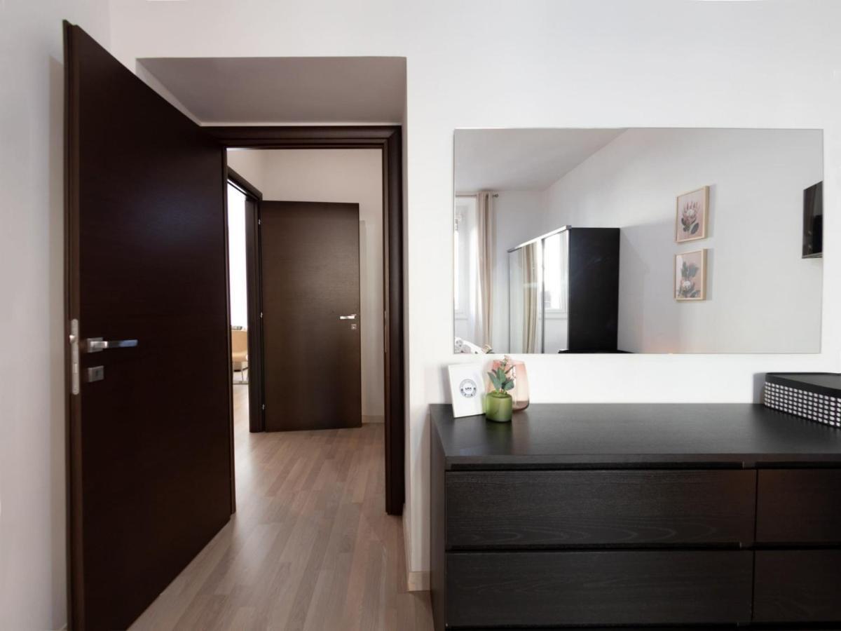 The Best Rent - Spacious Apartment Near Roma Termini Station Bagian luar foto